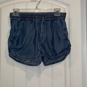 Gap chambray denim shorts with pockets